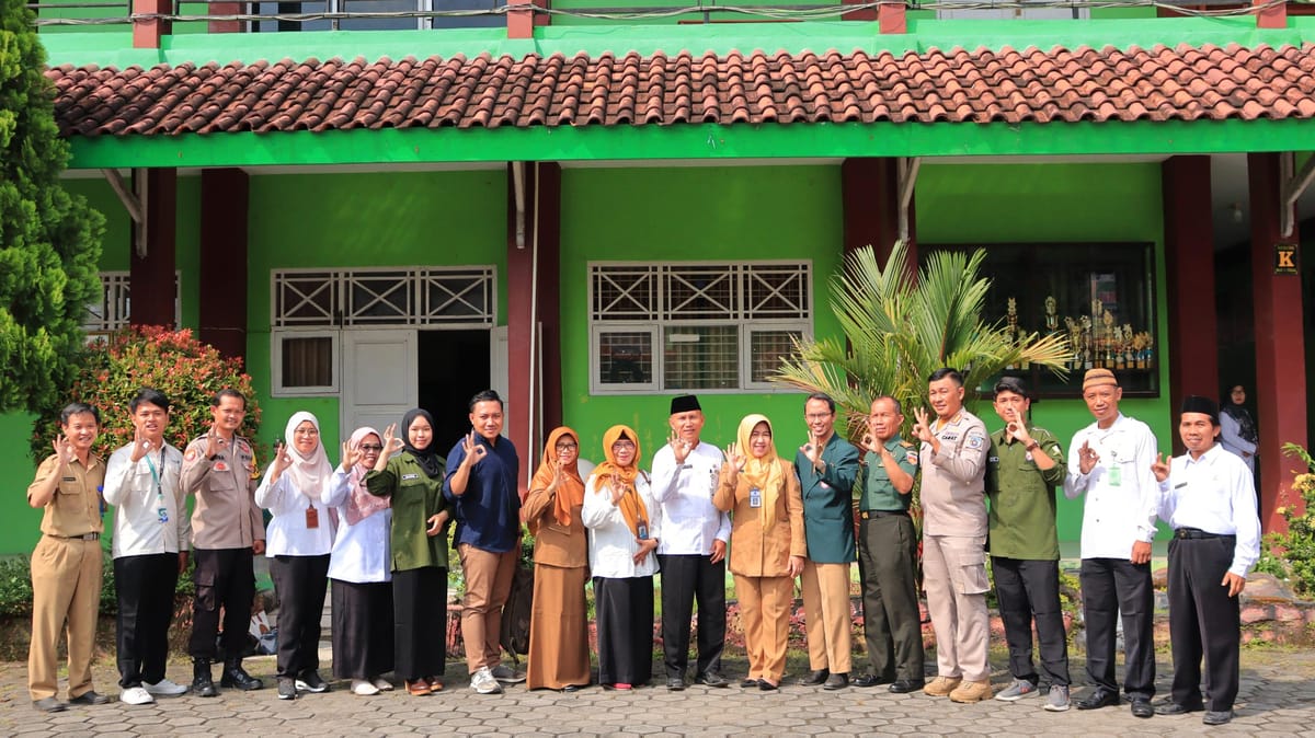 Tim BKKBN Provinsi Jawa Tengah Lakukan Verifikasi Lapangan PIK Remaja Lotus MAN 1 Tegal