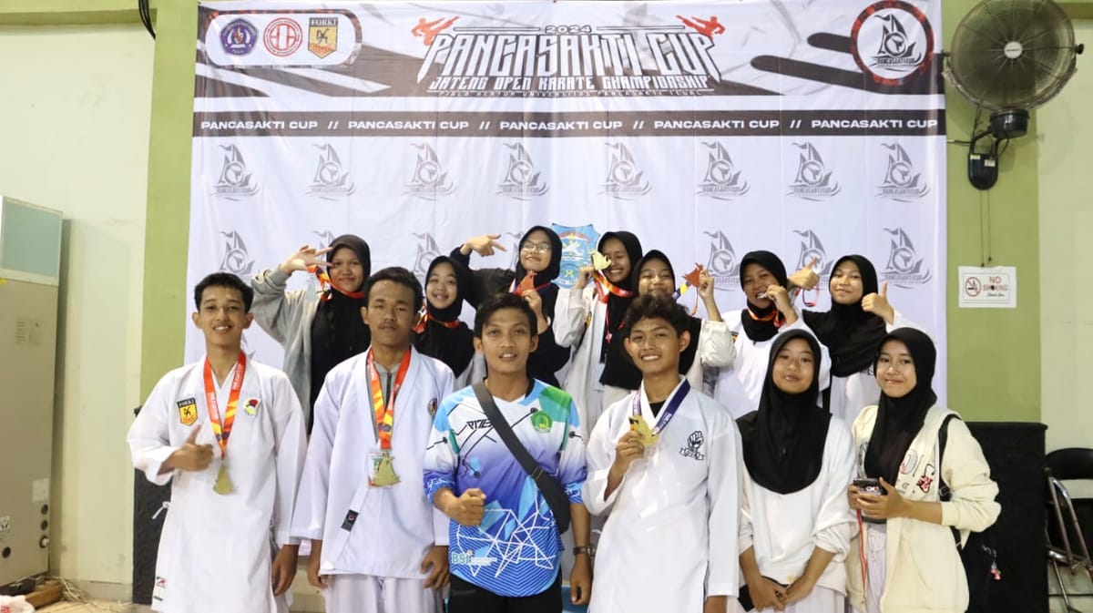 Kontingen Karate MAN 1 Tegal Borong 9 Medali  di Kejuaraan Karate Open Championship Piala Rektor UPS Tegal Tingkat Jawa Tengah 2024
